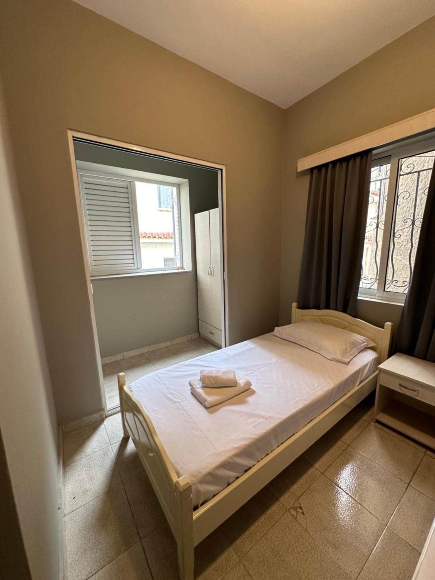 Olivias Apartments City Center Sarande Bagian luar foto