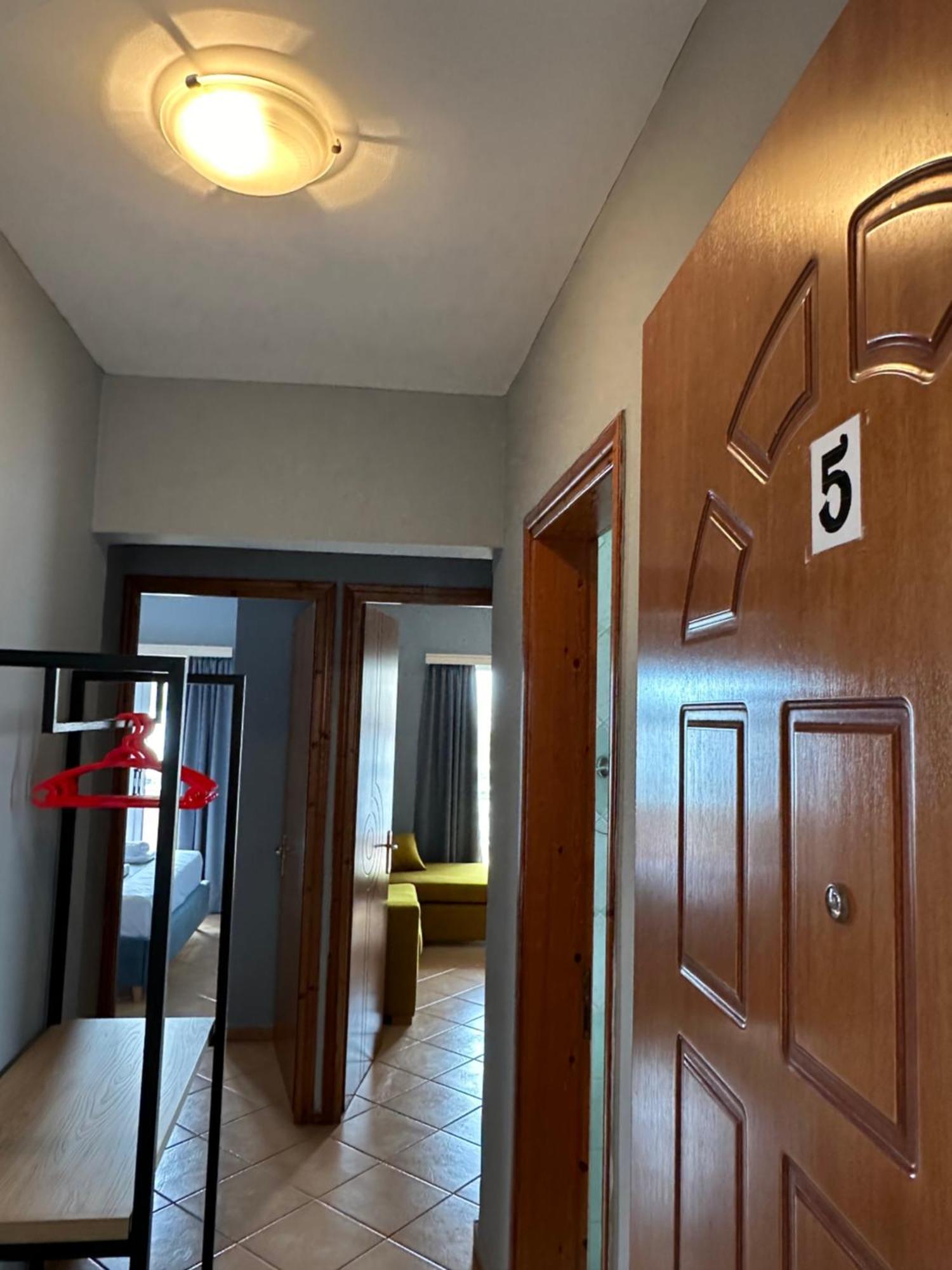 Olivias Apartments City Center Sarande Bagian luar foto