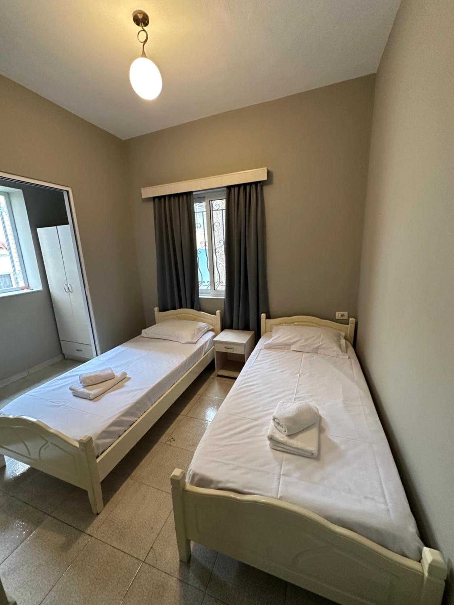 Olivias Apartments City Center Sarande Bagian luar foto