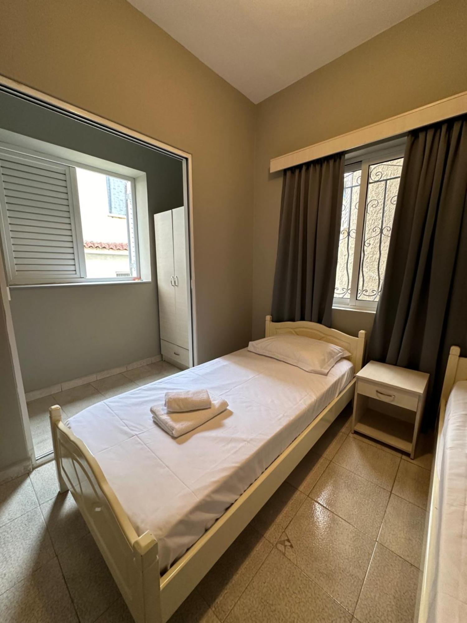 Olivias Apartments City Center Sarande Bagian luar foto